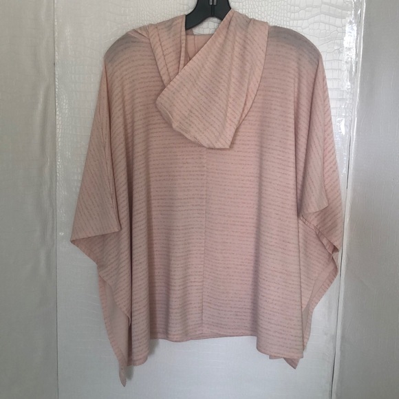 VICTORIA SECRET PONCHO HOODIE. - Picture 6 of 8